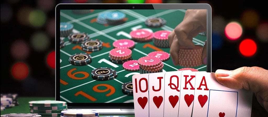 royal flush, poker cards, chips, online casino